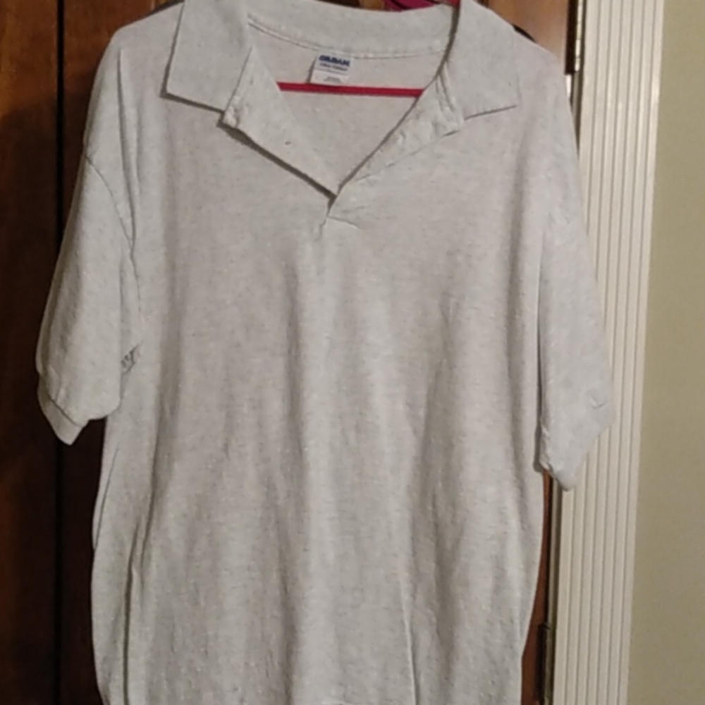 Men's Gildan short sleeve Polo shirt in large